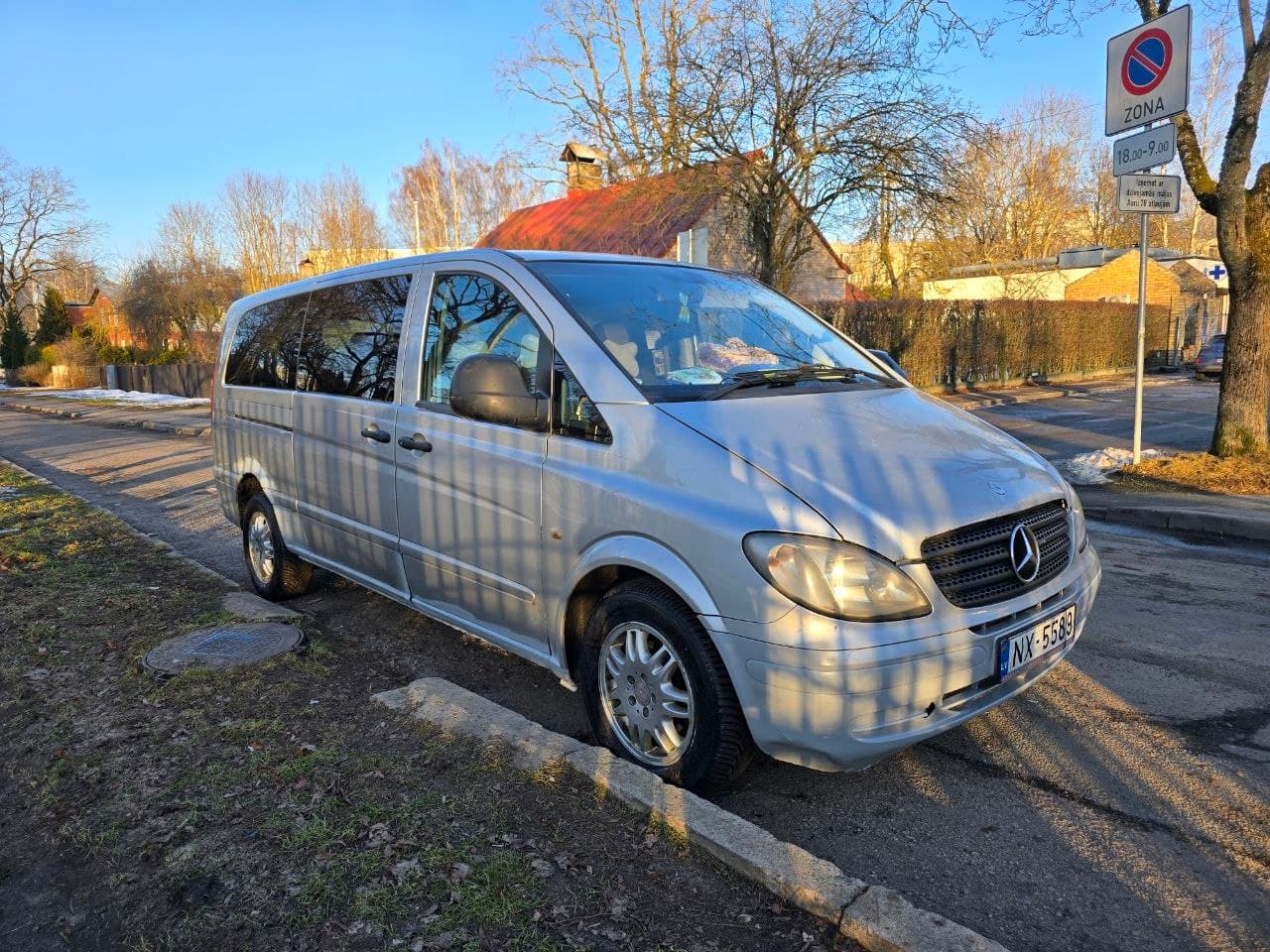 Mercedes Vito — вигляд збоку, номер NX-5589
